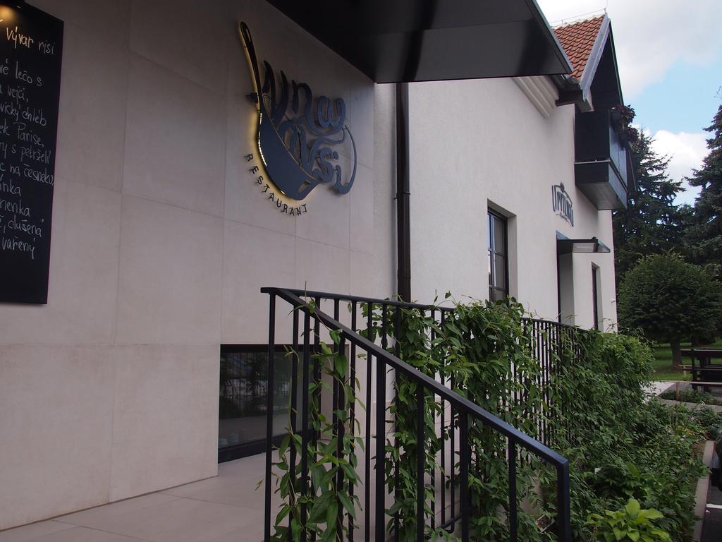 Hotel Restaurant Na Návsi Ricany (South Moravian) Exterior foto
